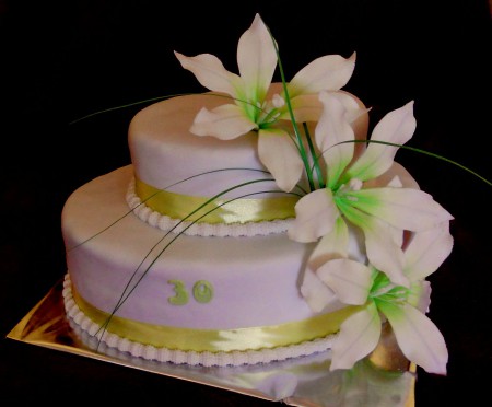 Svadobná torta s laliami